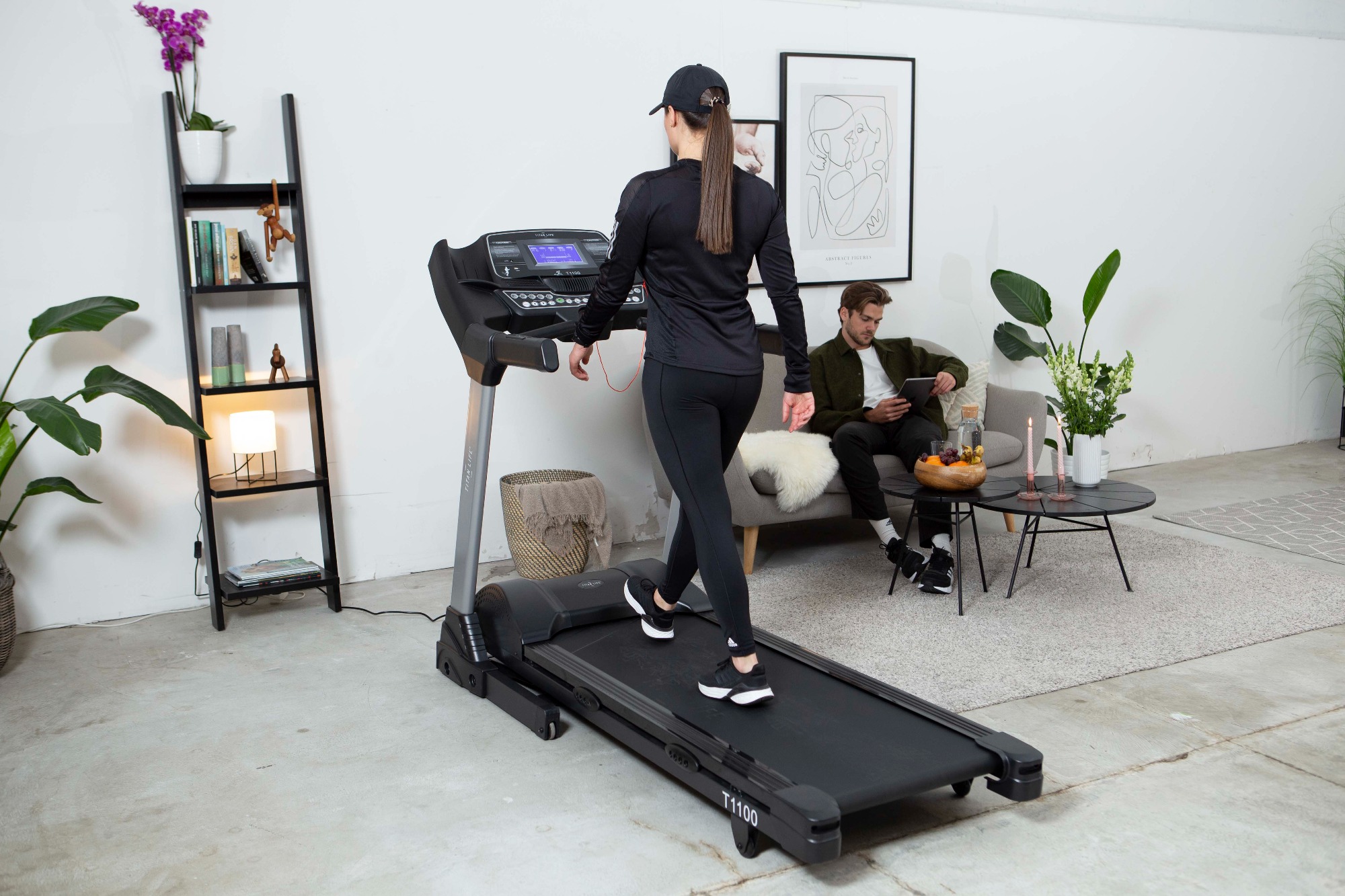Demo - TITAN LIFE Treadmill T1100 