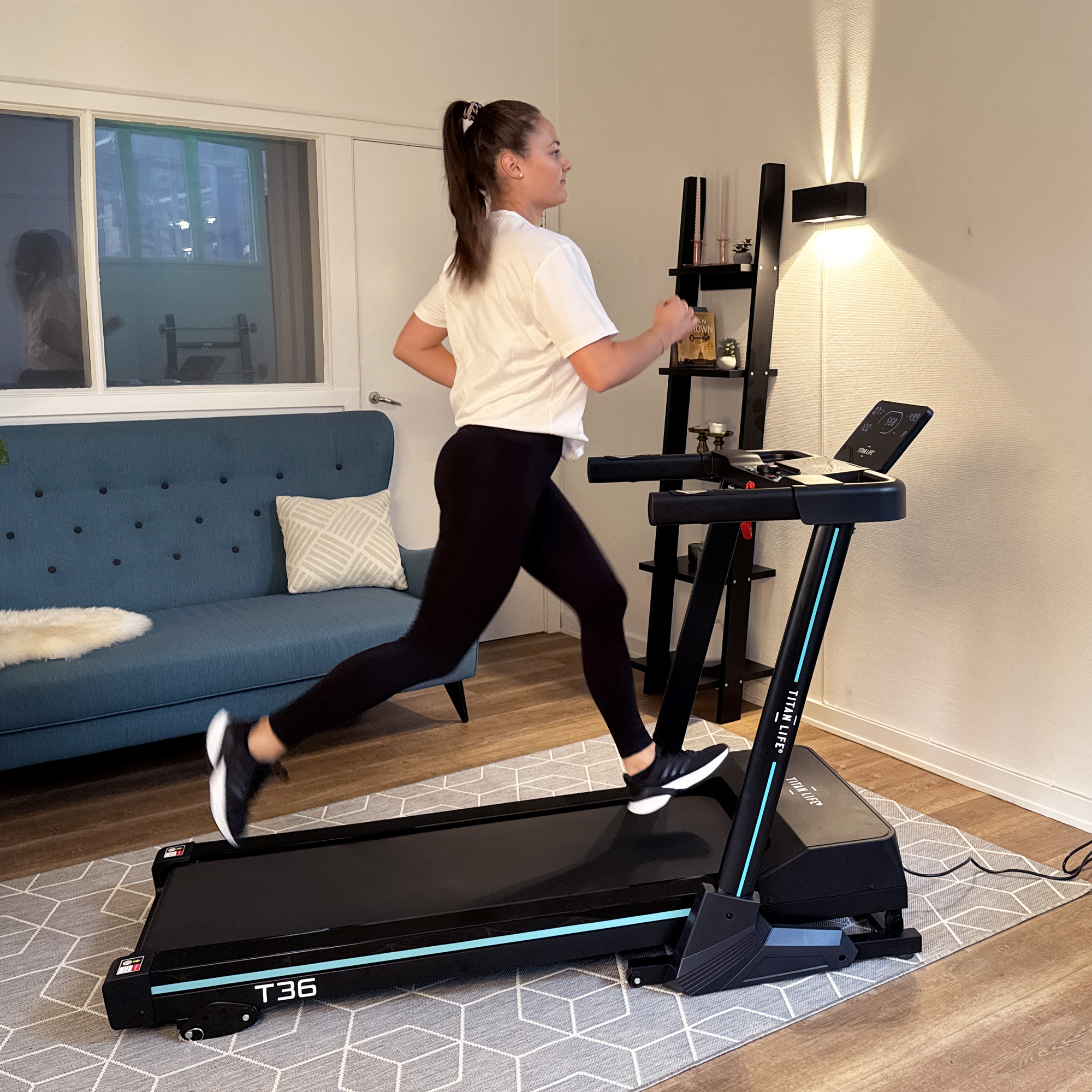 Demo - TITAN LIFE Treadmill T36