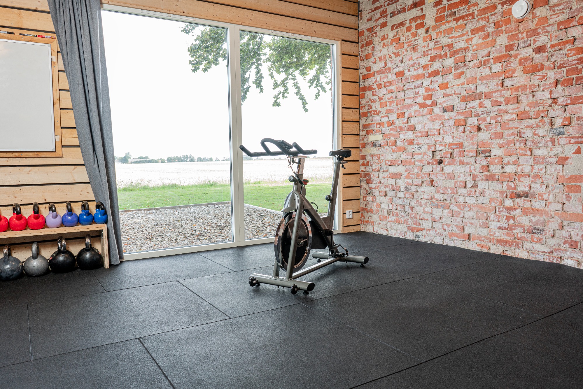DEMO -  TITAN LIFE S LINE 700 EXERCISE BIKE 