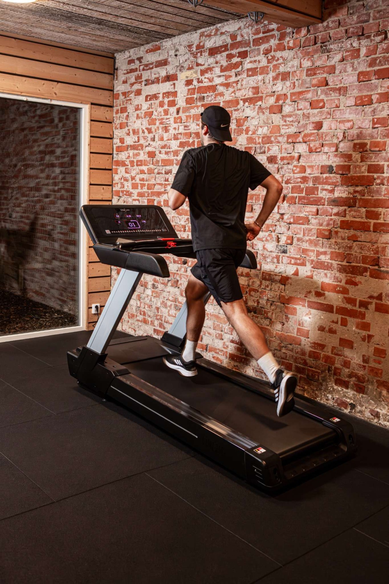 Demo - TITAN LIFE C line 950AC Treadmill 