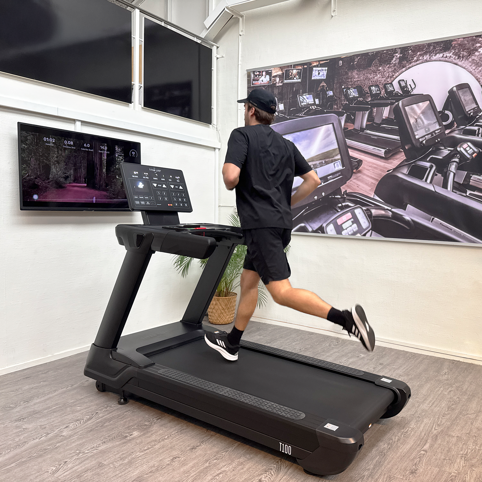 DEMO - TITAN LIFE Treadmill T100 