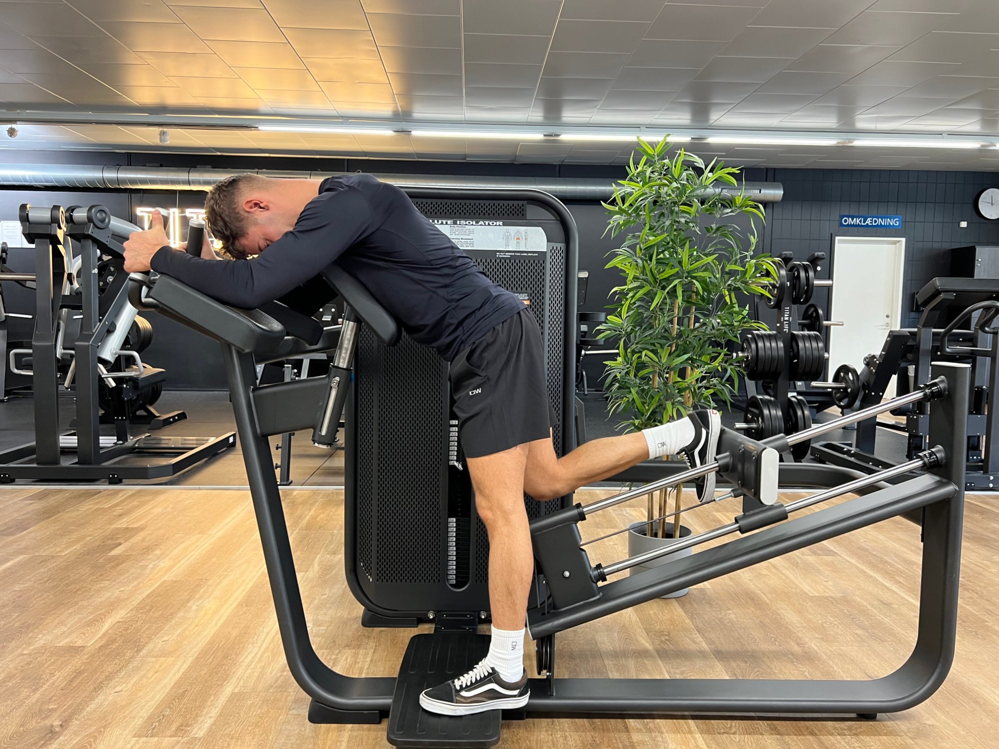 Demo - TITAN LIFE PRO Glute Isolator 