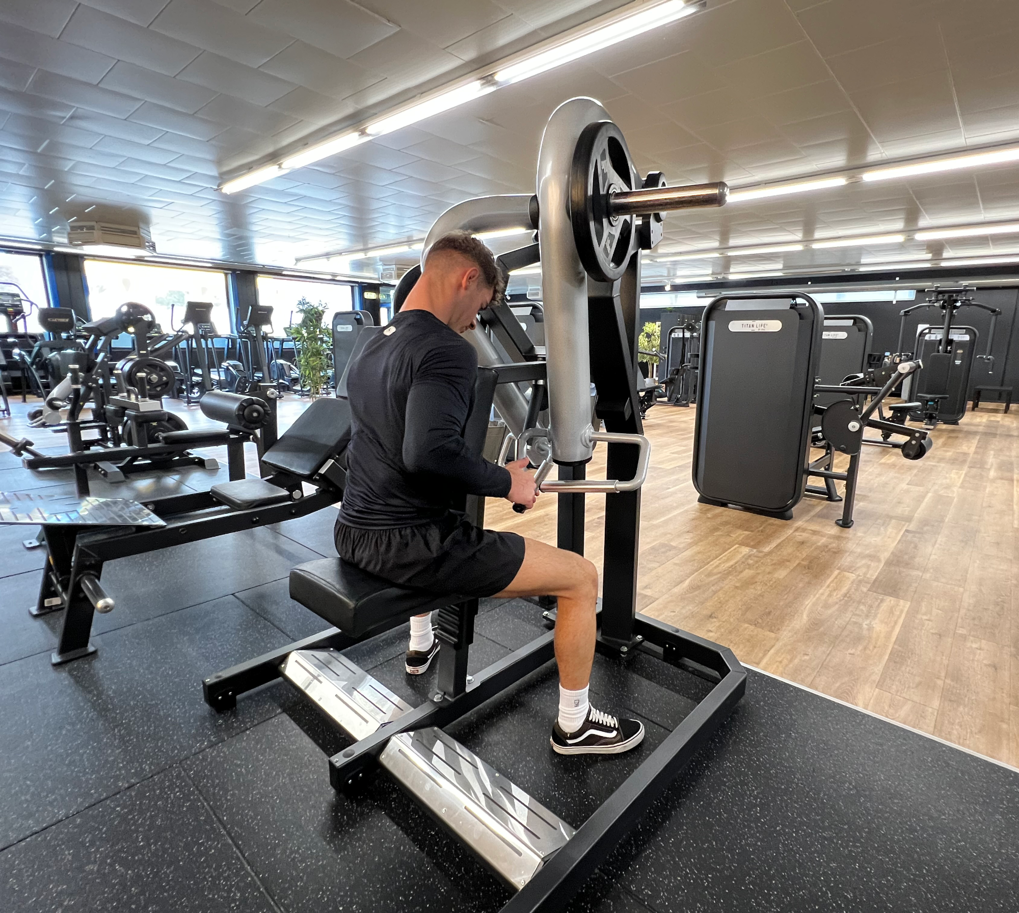 Demo - TITAN LIFE PRO Low Row